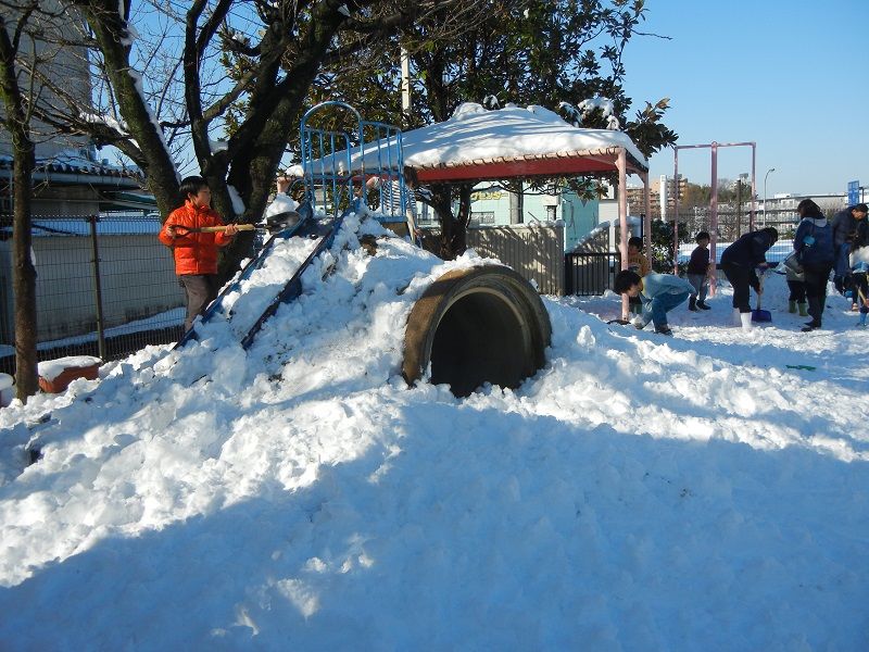 雪遊び